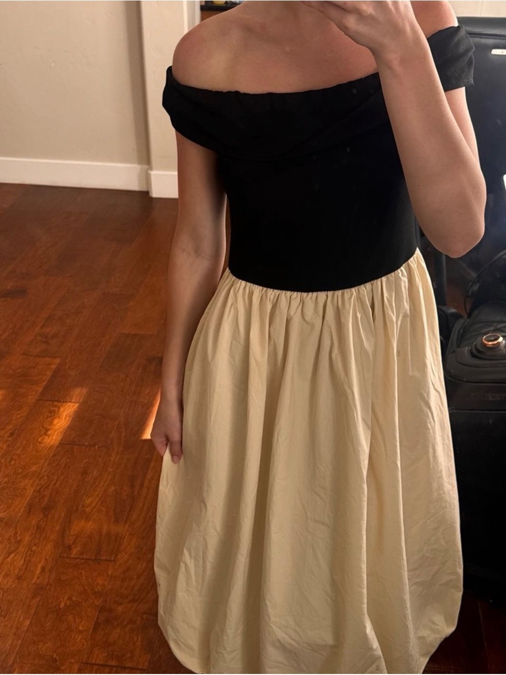 Elegant Two-Tone Off-Shoulder Maxi Dress - Picture 2 of 5